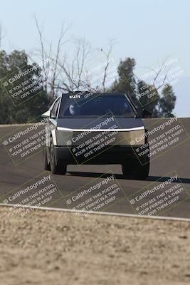 media/Nov-08-2025-Speed Ventures (Sat) [[1c7a6332f5]]/TC B/Session 2 (Turn 2)/